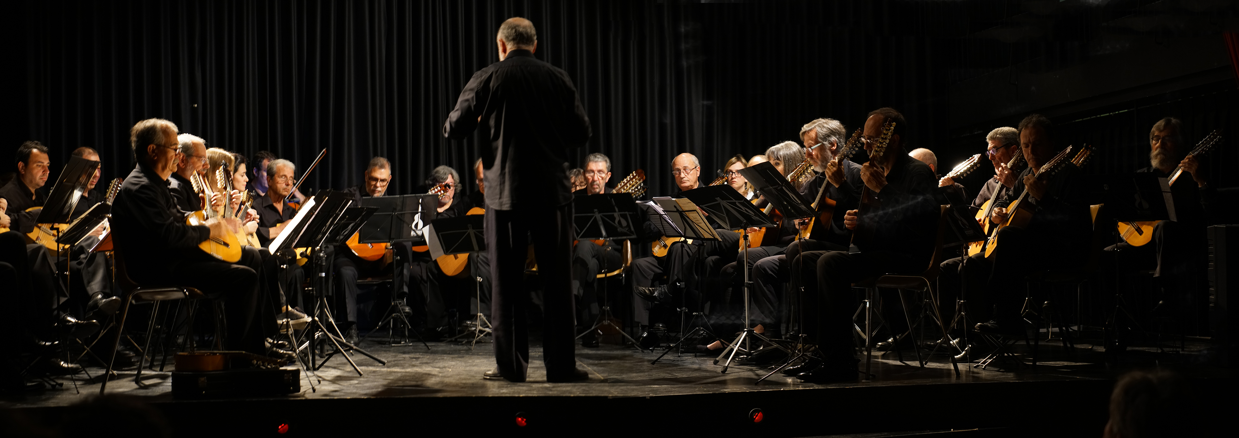 Antonio Navarro, director de la orquesta